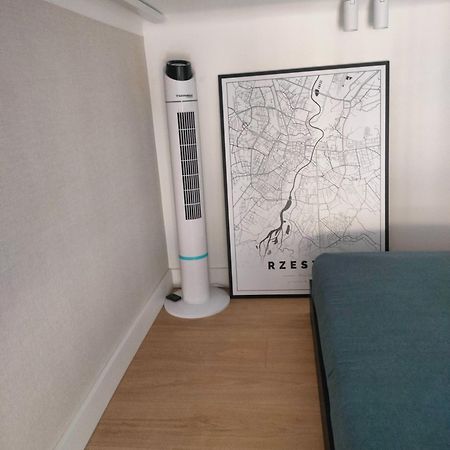 Apartament Paradise Zarzadzany Przez Gospodarza Osobe Fizyczna Self Check In Rzeszow Bagian luar foto